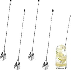 Evita estos errores al usar cucharas mezcladoras para cócteles